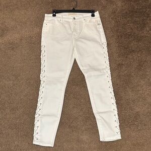 PAC SUN- White Lace-Up ankle jegging